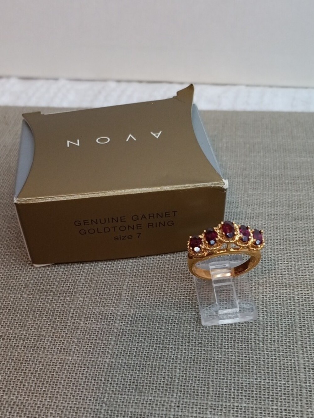 Avon Genuine Garnet Gold Tone Ring Size 7 In Original Box Vintage 1999